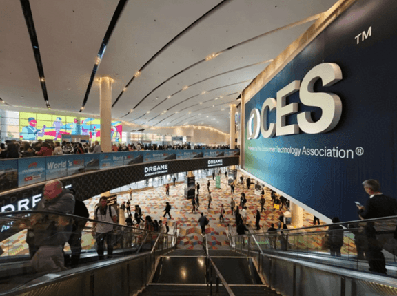 🔥 CES 2026: AI Is No Longer a Concept—It Lives in Wild Hardware! Flying AI Pets, Robot Bartenders & More